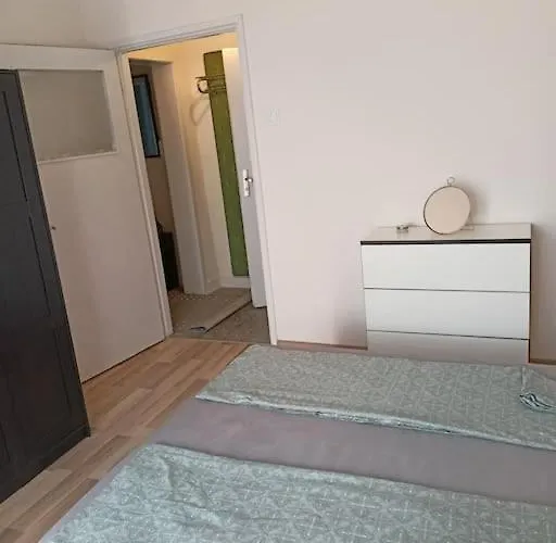 Welcome To Daisy Sunny Place! * فارنا